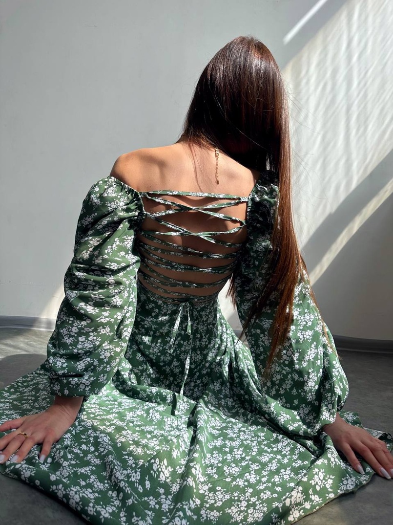 Квіткова сукня-міді зі шнурівкою на спинці та розрізом на ніжці Квіткова сукня-міді зі шнурівкою на спинці та розрізом на ніжці | PUSHKA SHOP