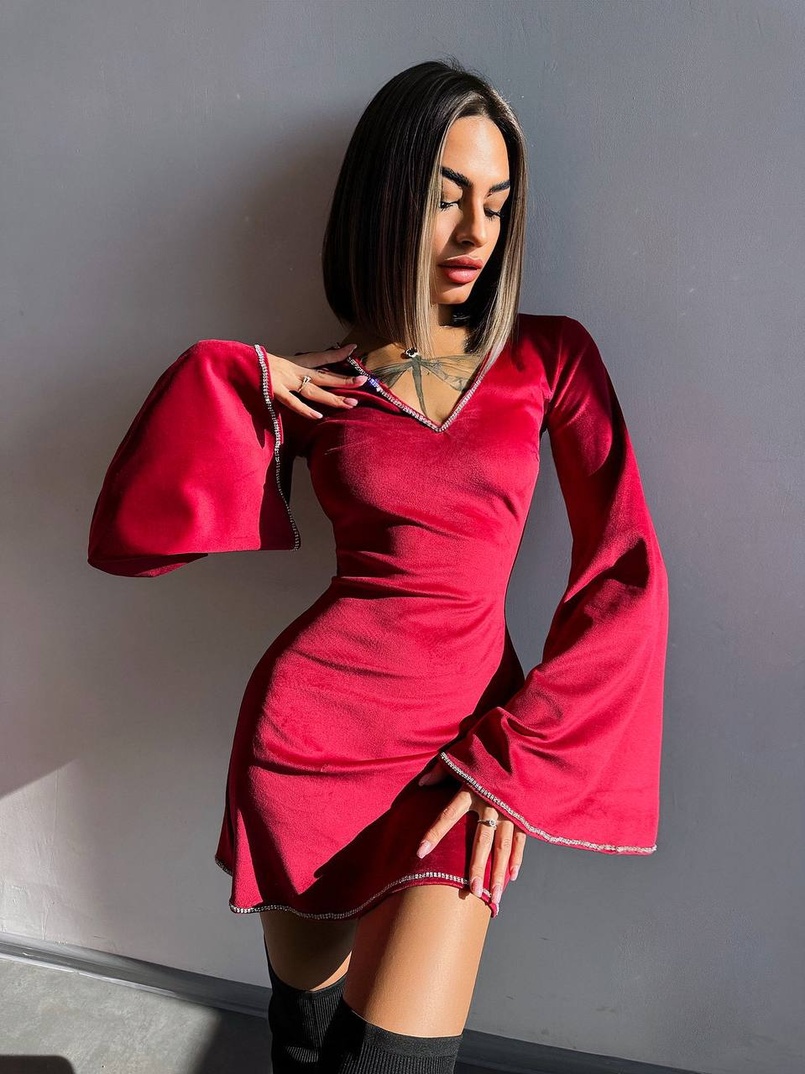 Оксамитова сукня,  декорована стразами з розкльошоними рукавами  Оксамитова сукня,  декорована стразами з розкльошоними рукавами  | PUSHKA SHOP