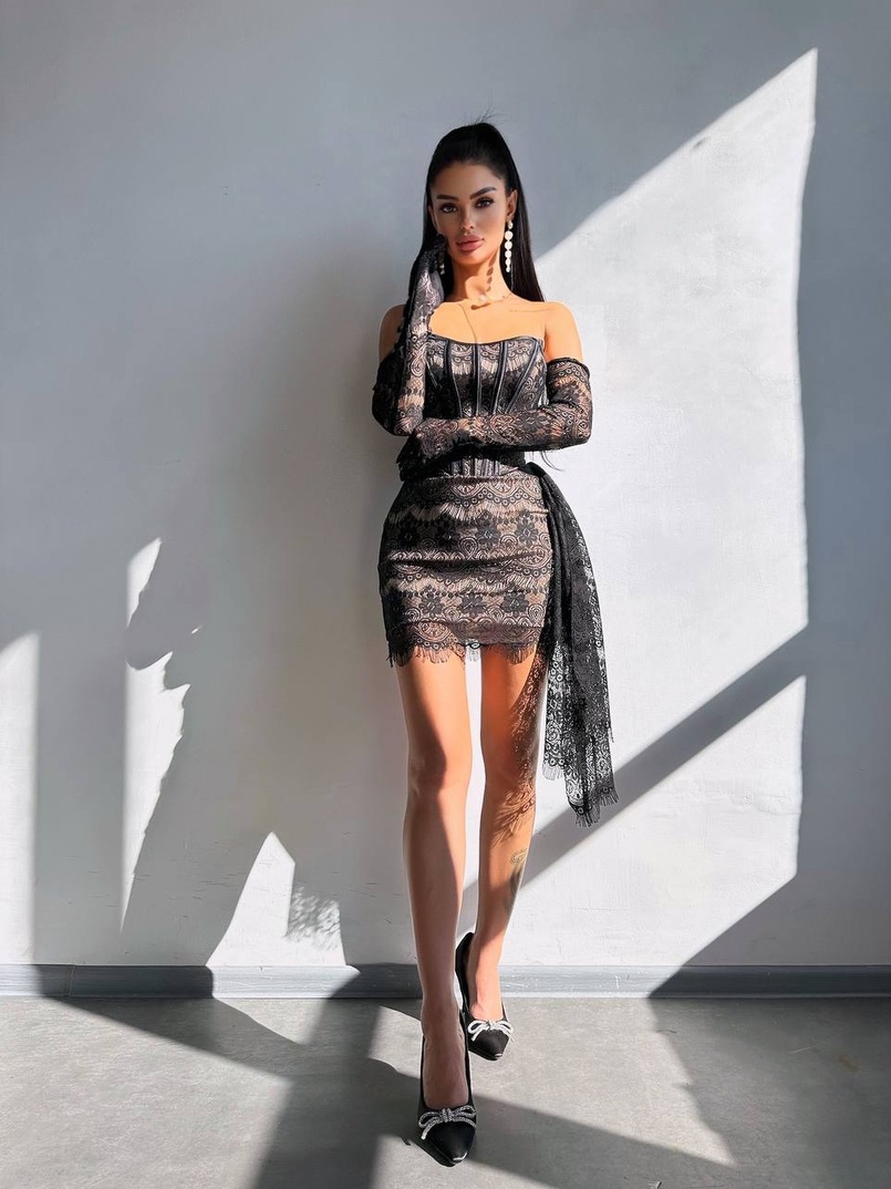 Сукня міні зі шлейфом та рукавичками Сукня міні зі шлейфом та рукавичками | PUSHKA SHOP