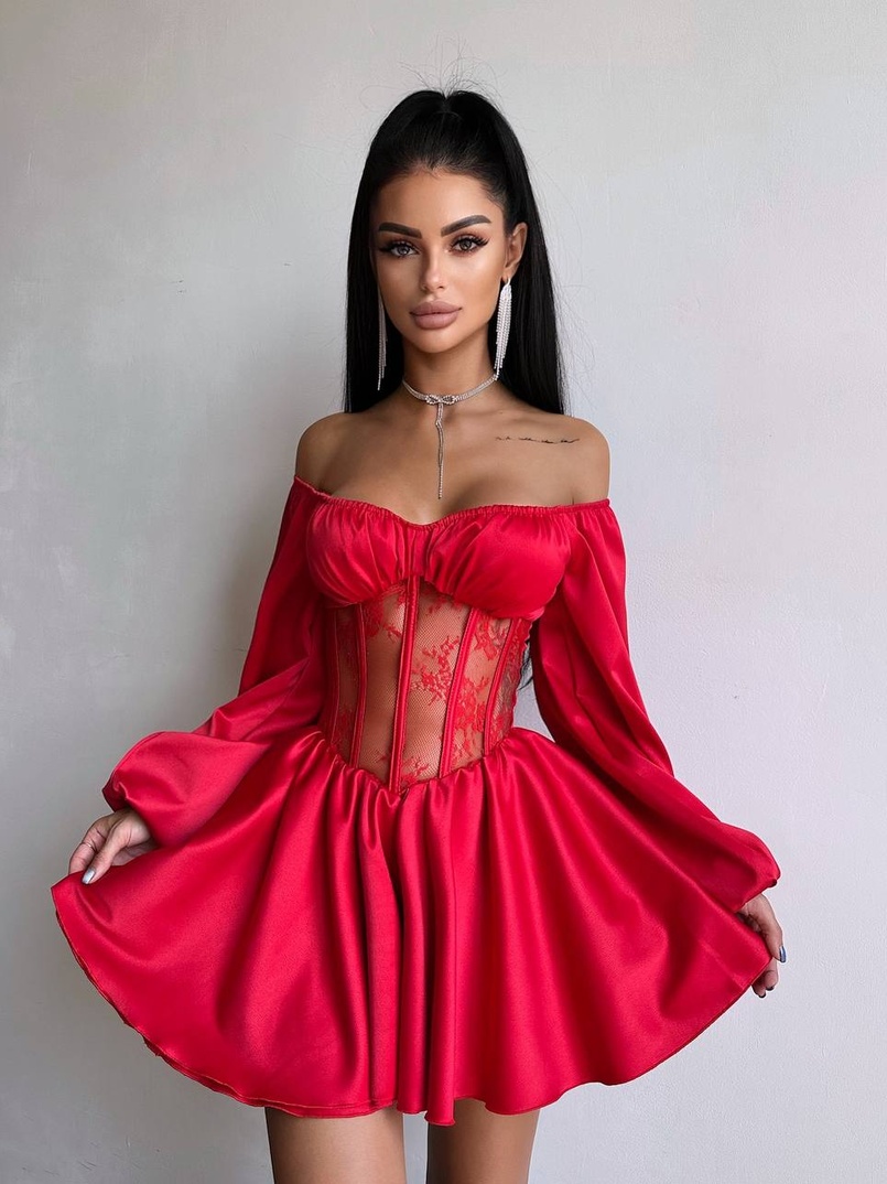 Атласна сукня з обʼємними рукавами та мереживом Атласна сукня з обʼємними рукавами та мереживом | PUSHKA SHOP