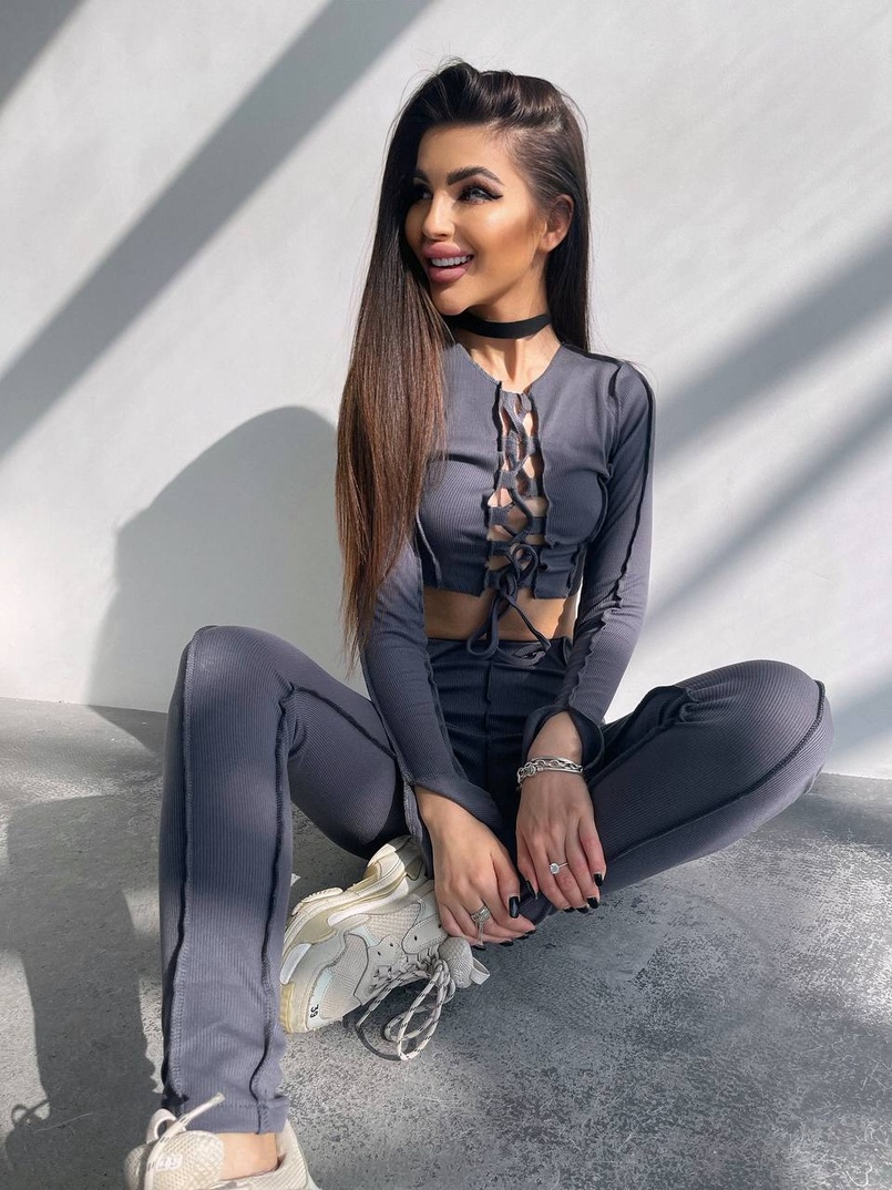 Комплект: топ зі шнурівкою на грудях + легінси Комплект: топ зі шнурівкою на грудях + легінси | PUSHKA SHOP