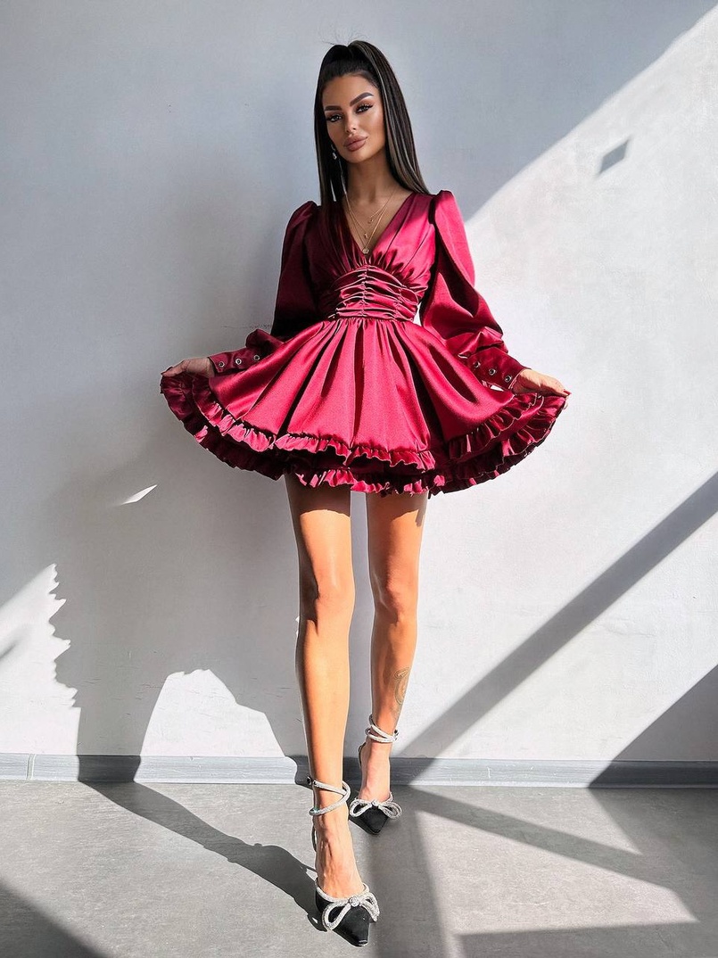 Атласна сукня з пишною подвійною спідницею та об‘ємними рукавами Атласна сукня з пишною подвійною спідницею та об‘ємними рукавами | PUSHKA SHOP