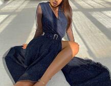 Блискуча сукня-міді із запахом на грудях і розрізом на спідниці з широким поясом  Блискуча сукня-міді із запахом на грудях і розрізом на спідниці з широким поясом  | PUSHKA SHOP