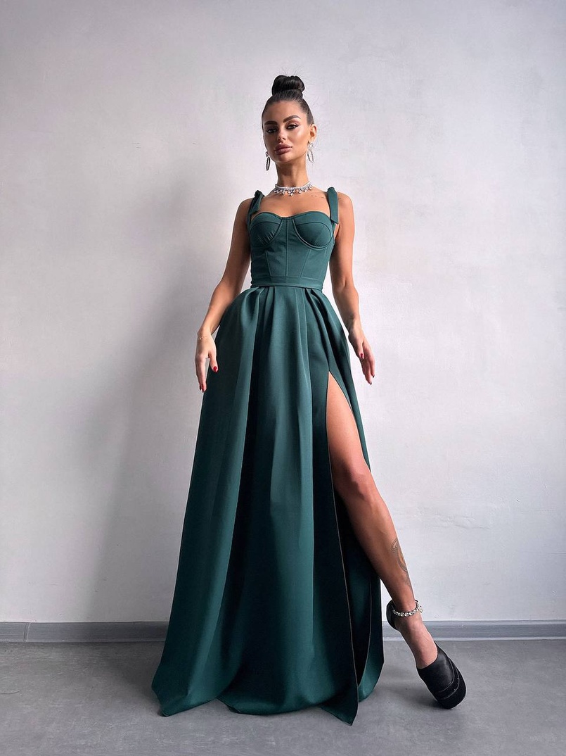 Сукня максі із чашечками та корсетним верхом Сукня максі із чашечками та корсетним верхом | PUSHKA SHOP