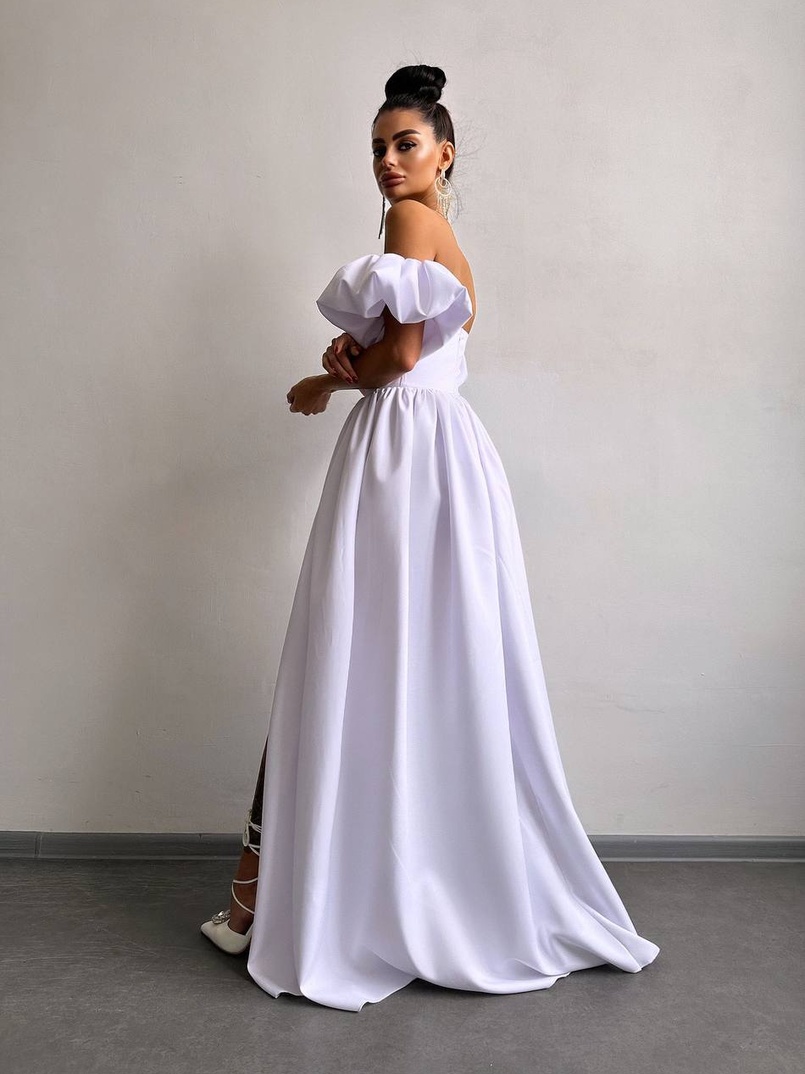 Сукня максі  з розрізом на спідниці та об’ємними рукавами  Сукня максі  з розрізом на спідниці та об’ємними рукавами  | PUSHKA SHOP