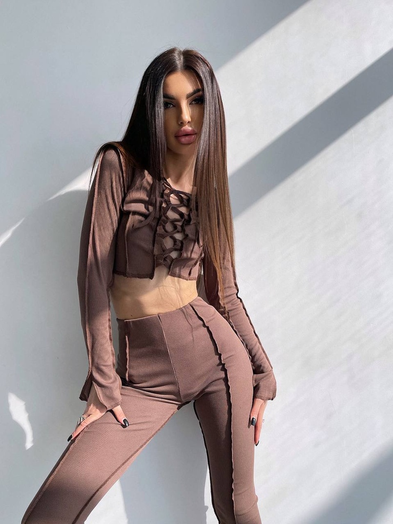 Комплект: топ зі шнурівкою на грудях + легінси Комплект: топ зі шнурівкою на грудях + легінси | PUSHKA SHOP