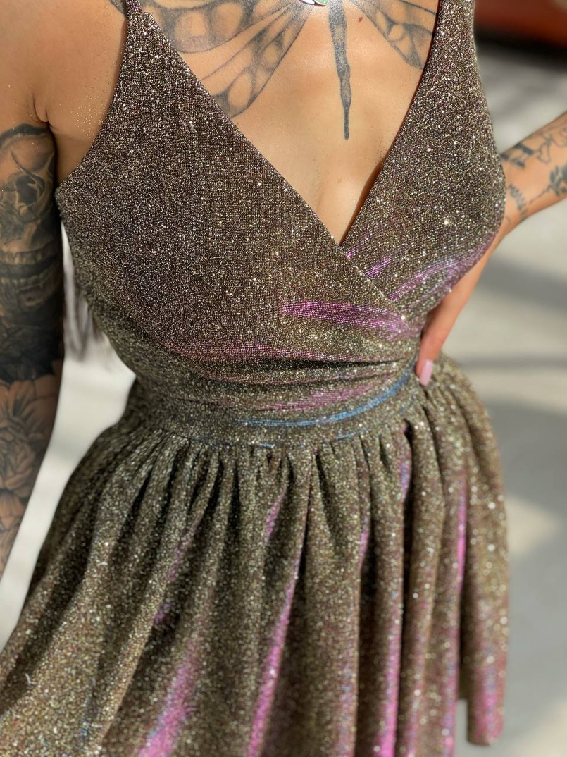 Блестящее платье с пышной юбкой и шнуровкой на спинке  Блестящее платье с пышной юбкой и шнуровкой на спинке  | PUSHKA SHOP