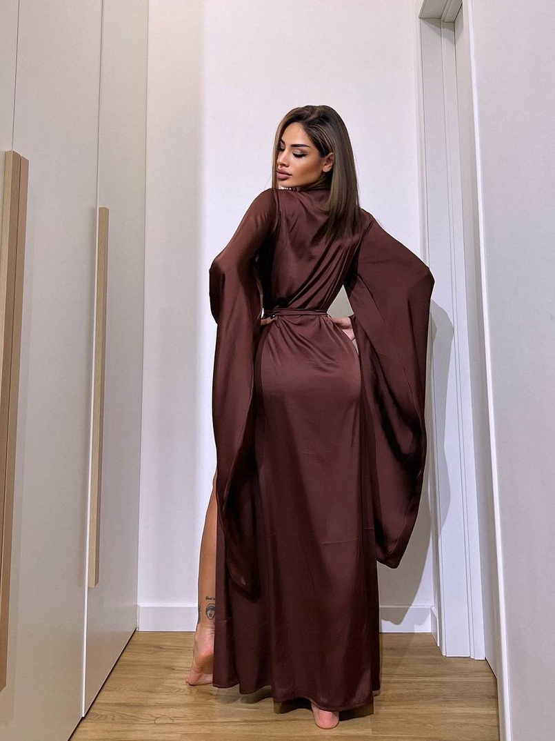 Шовковий халатик із розкльошеними рукавами Шовковий халатик із розкльошеними рукавами | PUSHKA SHOP