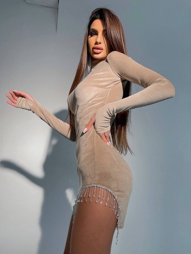 Оксамитова сукня, декорована бахромою зі страз Оксамитова сукня, декорована бахромою зі страз | PUSHKA SHOP