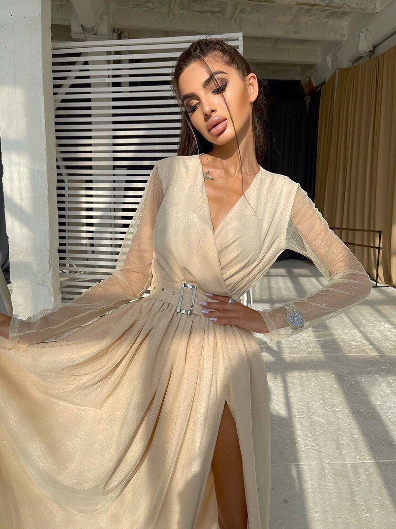 Блискуча сукня-міді із запахом на грудях і розрізом на спідниці з широким поясом  Блискуча сукня-міді із запахом на грудях і розрізом на спідниці з широким поясом  | PUSHKA SHOP