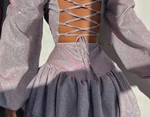 Блискуча сукня з воланами та шнурівкою на спинці Блискуча сукня з воланами та шнурівкою на спинці | PUSHKA SHOP