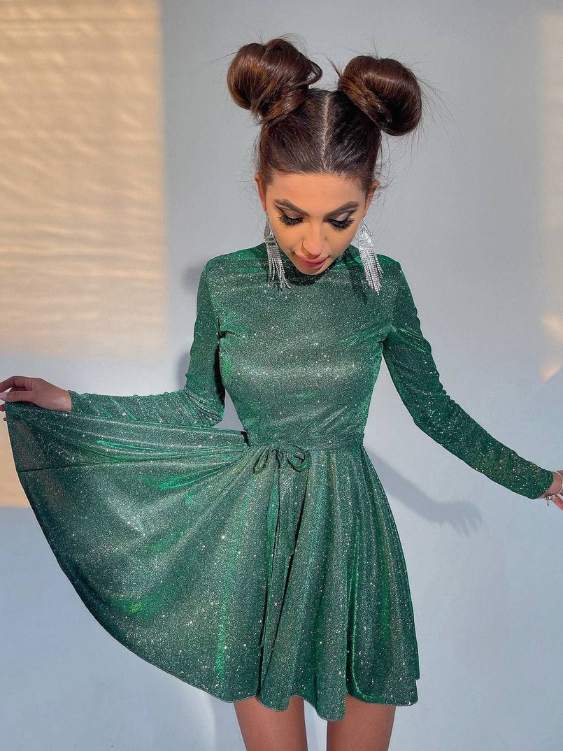 Блестящее платье с расклешенной юбкой и высоким воротом   Блестящее платье с расклешенной юбкой и высоким воротом   | PUSHKA SHOP