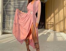 Блискуча сукня-міді із запахом на грудях і розрізом на спідниці з широким поясом  Блискуча сукня-міді із запахом на грудях і розрізом на спідниці з широким поясом  | PUSHKA SHOP