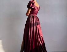 Атласна сукня максі із розрізом на спідниці Атласна сукня максі із розрізом на спідниці | PUSHKA SHOP