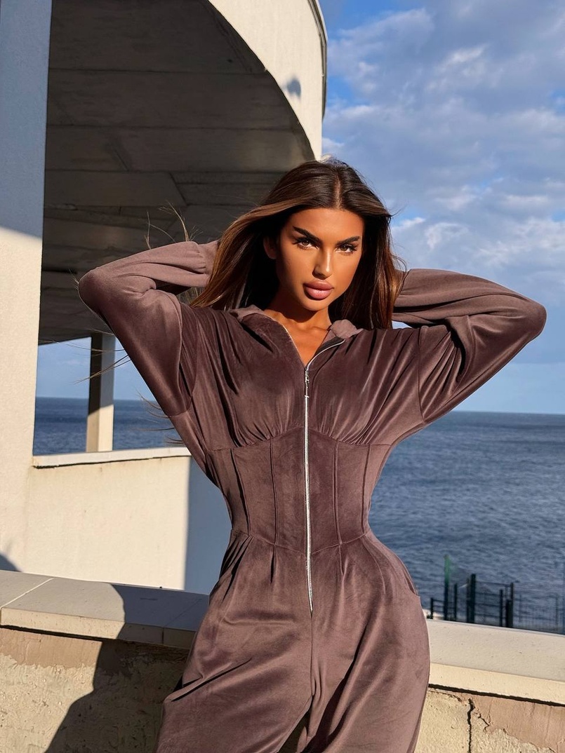 Велюровий комбінезон з елементами корсету Велюровий комбінезон з елементами корсету | PUSHKA SHOP