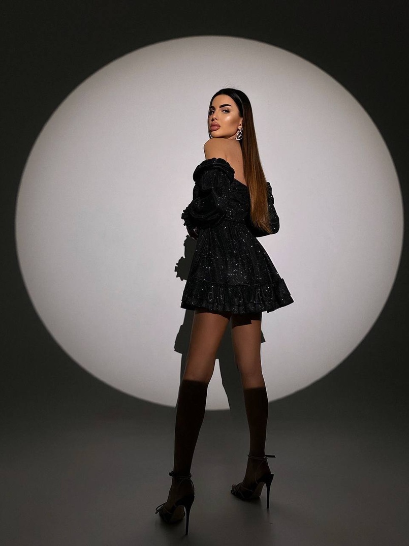 Блискуча сукня з чашечками та пишною спідницею Блискуча сукня з чашечками та пишною спідницею | PUSHKA SHOP