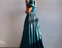 Атласна сукня максі із розрізом на спідниці Атласна сукня максі із розрізом на спідниці | PUSHKA SHOP