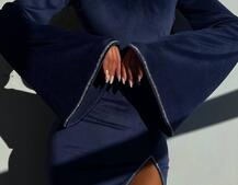 Оксамитова сукня міді з розкльошеними рукавами декорована стразами  Оксамитова сукня міді з розкльошеними рукавами декорована стразами  | PUSHKA SHOP