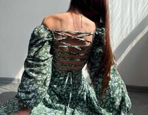 Квіткова сукня-міді зі шнурівкою на спинці та розрізом на ніжці Квіткова сукня-міді зі шнурівкою на спинці та розрізом на ніжці | PUSHKA SHOP