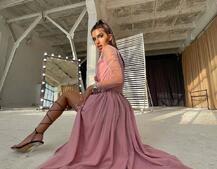 Блискуча сукня-міді із запахом на грудях і розрізом на спідниці з широким поясом  Блискуча сукня-міді із запахом на грудях і розрізом на спідниці з широким поясом  | PUSHKA SHOP