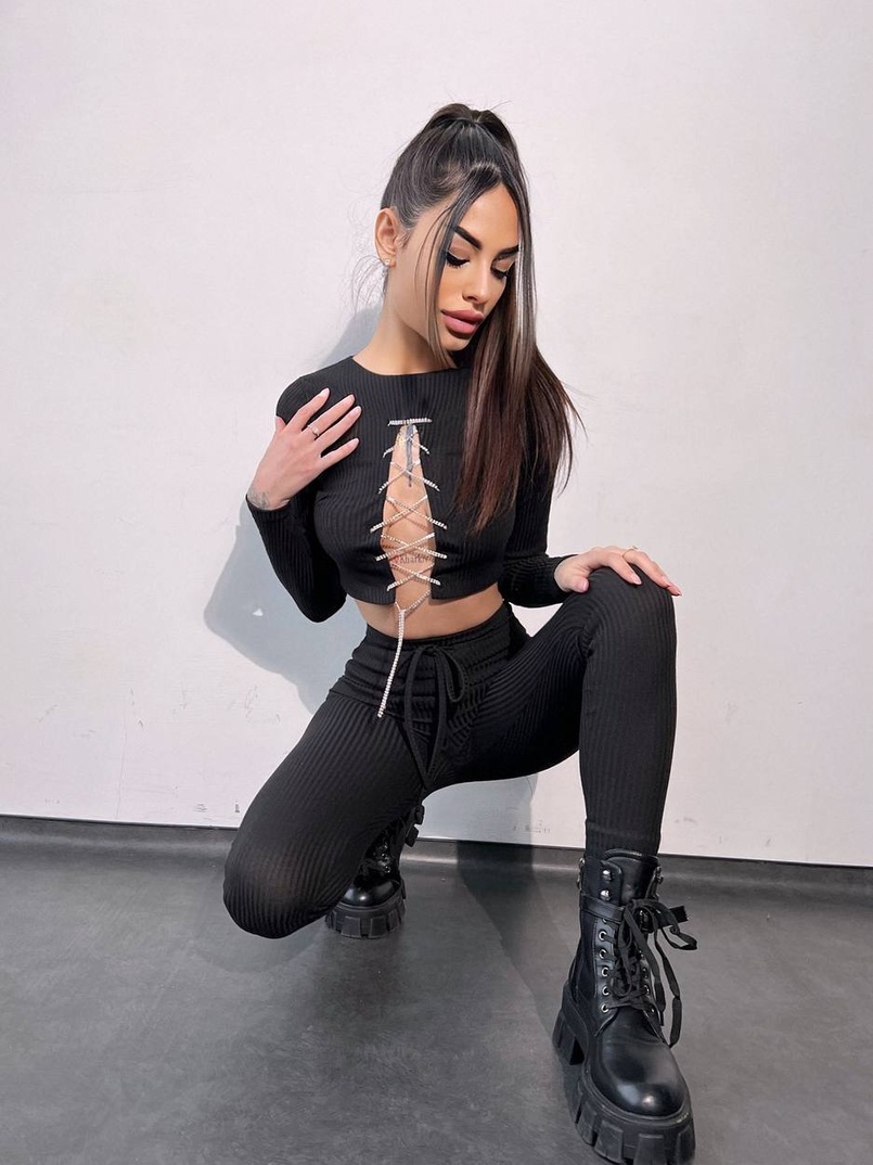 Костюм:  легінси та топ з шнурівкою зі страз Костюм:  легінси та топ з шнурівкою зі страз | PUSHKA SHOP