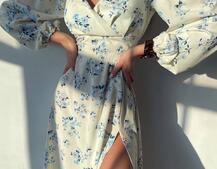 Квіткова сукня-міді з розрізом та об'ємними рукавами Квіткова сукня-міді з розрізом та об'ємними рукавами | PUSHKA SHOP