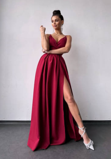 Сукня максі на тонких бретелях з розрізом на спідниці  | PUSHKA SHOP