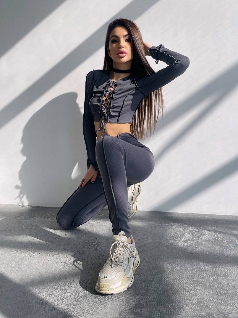 Комплект: топ зі шнурівкою на грудях + легінси Комплект: топ зі шнурівкою на грудях + легінси | PUSHKA SHOP