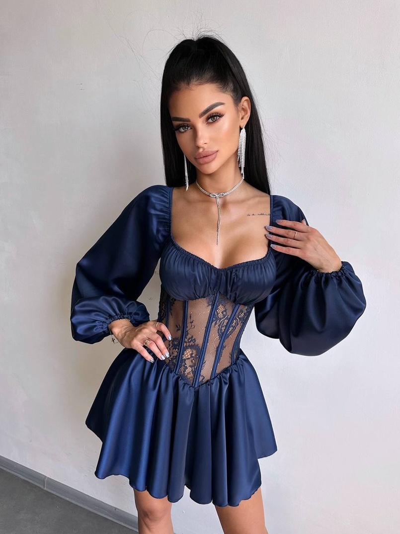 Атласна сукня з обʼємними рукавами та мереживом Атласна сукня з обʼємними рукавами та мереживом | PUSHKA SHOP