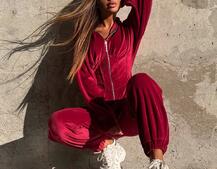 Велюровий комбінезон з елементами корсету Велюровий комбінезон з елементами корсету | PUSHKA SHOP