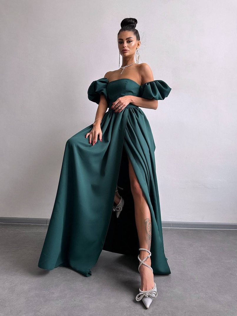 Сукня максі  з розрізом на спідниці та об’ємними рукавами  Сукня максі  з розрізом на спідниці та об’ємними рукавами  | PUSHKA SHOP