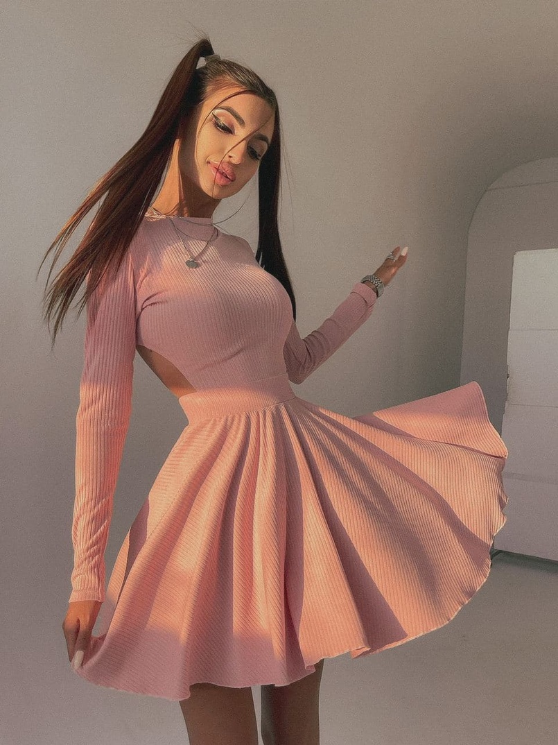 Приталенное трикотажное платье с открытой спинкой  Приталенное трикотажное платье с открытой спинкой  | PUSHKA SHOP