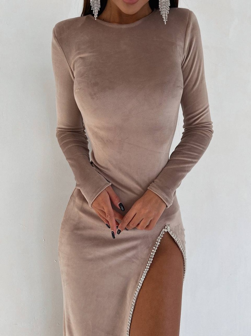 Оксамитова сукня з розрізом, декорована стразами. Прикраса пришита! Оксамитова сукня з розрізом, декорована стразами. Прикраса пришита! | PUSHKA SHOP