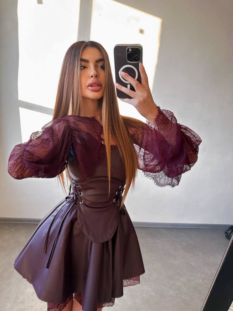 Корсетна сукня з еко-шкіри з мереживними рукавами Корсетна сукня з еко-шкіри з мереживними рукавами | PUSHKA SHOP