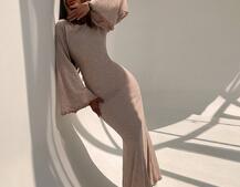 Трикотажна сукня максі з розкльошеними рукавами та відкритою спиною | PUSHKA SHOP