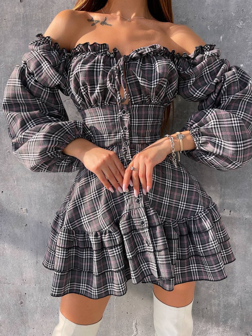 Сукня з об'ємними рукавами та пишною спідницею Сукня з об'ємними рукавами та пишною спідницею | PUSHKA SHOP