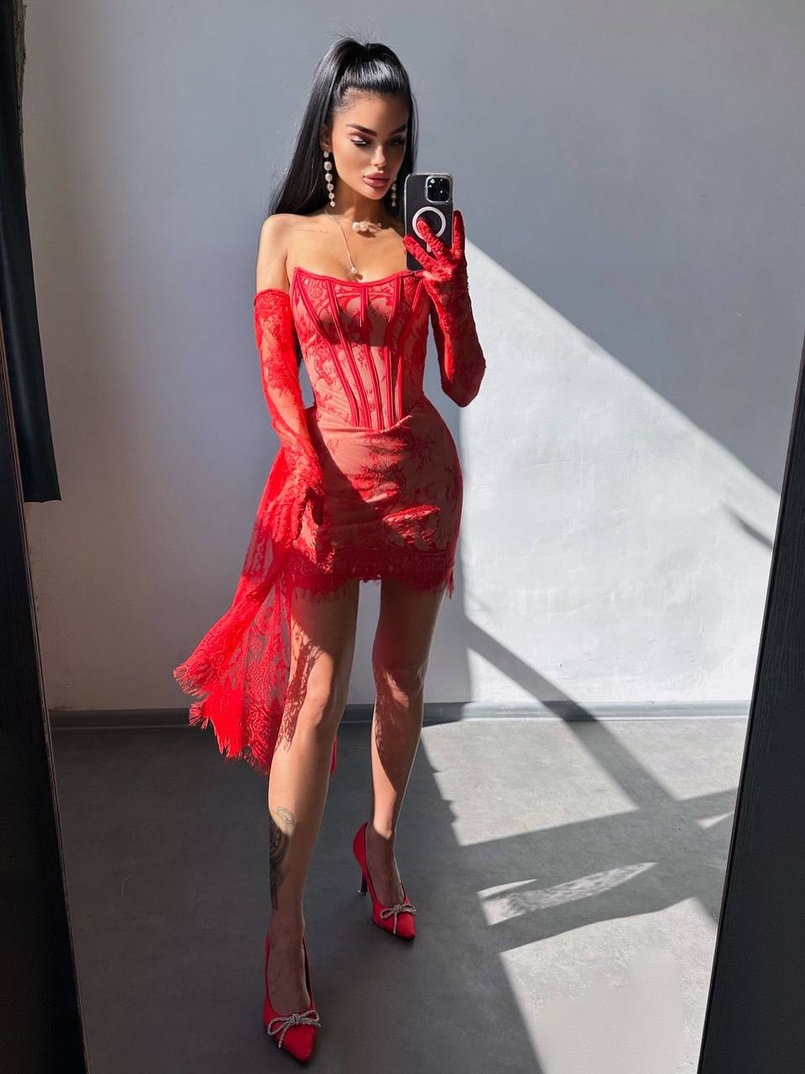 Сукня міні зі шлейфом та рукавичками Сукня міні зі шлейфом та рукавичками | PUSHKA SHOP