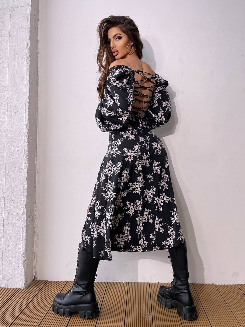 Квіткова сукня-міді зі шнурівкою на спинці та розрізом на ніжці Квіткова сукня-міді зі шнурівкою на спинці та розрізом на ніжці | PUSHKA SHOP