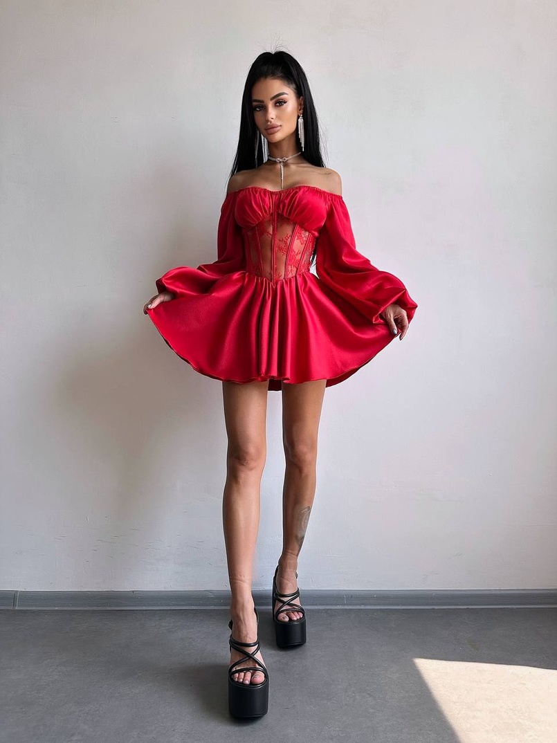 Атласна сукня з обʼємними рукавами та мереживом Атласна сукня з обʼємними рукавами та мереживом | PUSHKA SHOP