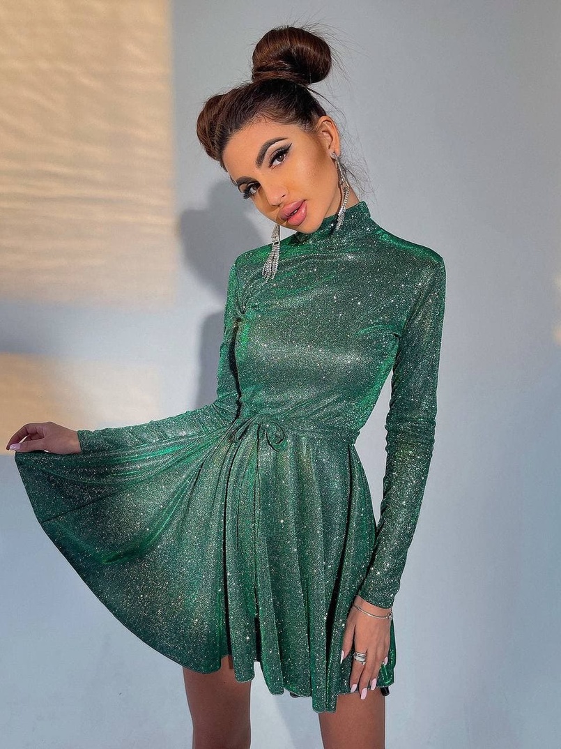 Блестящее платье с расклешенной юбкой и высоким воротом   Блестящее платье с расклешенной юбкой и высоким воротом   | PUSHKA SHOP