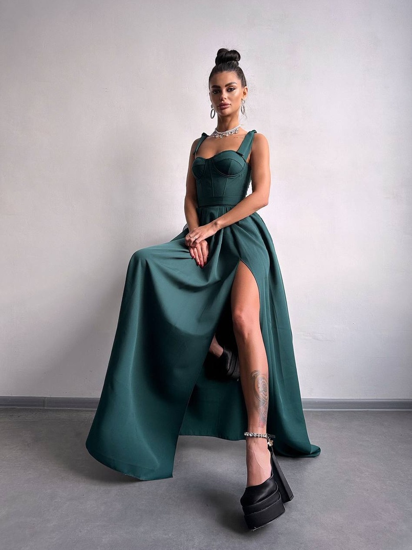 Сукня максі із чашечками та корсетним верхом Сукня максі із чашечками та корсетним верхом | PUSHKA SHOP