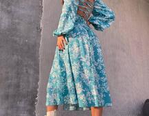 Улюблена сукня-міді зі шнурівкою на спинці та розрізом на ніжці Улюблена сукня-міді зі шнурівкою на спинці та розрізом на ніжці | PUSHKA SHOP