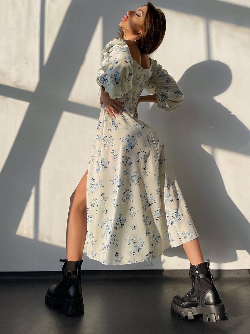 Квіткова сукня-міді з розрізом та об'ємними рукавами Квіткова сукня-міді з розрізом та об'ємними рукавами | PUSHKA SHOP