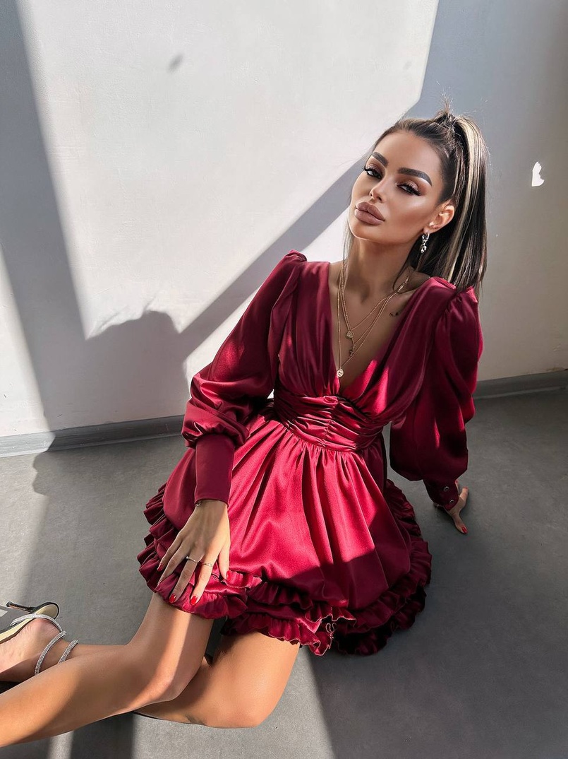 Атласна сукня з пишною подвійною спідницею та об‘ємними рукавами Атласна сукня з пишною подвійною спідницею та об‘ємними рукавами | PUSHKA SHOP