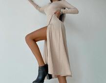 Трикотажное платье миди с разрезом | PUSHKA SHOP