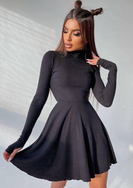 Приталенное трикотажное платье с высоким горлом | PUSHKA SHOP