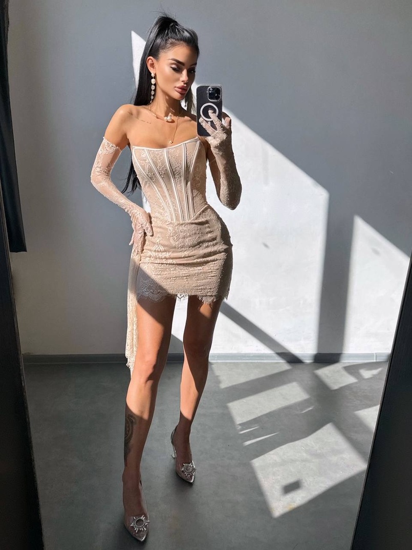 Сукня міні зі шлейфом та рукавичками Сукня міні зі шлейфом та рукавичками | PUSHKA SHOP