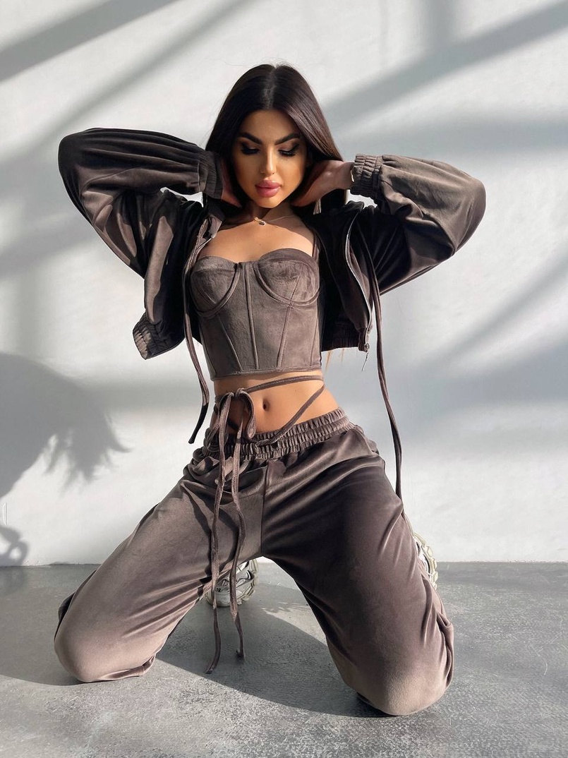 Велюровий комплект трійка: кофта + корсет з чашечками + джогери  Велюровий комплект трійка: кофта + корсет з чашечками + джогери  | PUSHKA SHOP