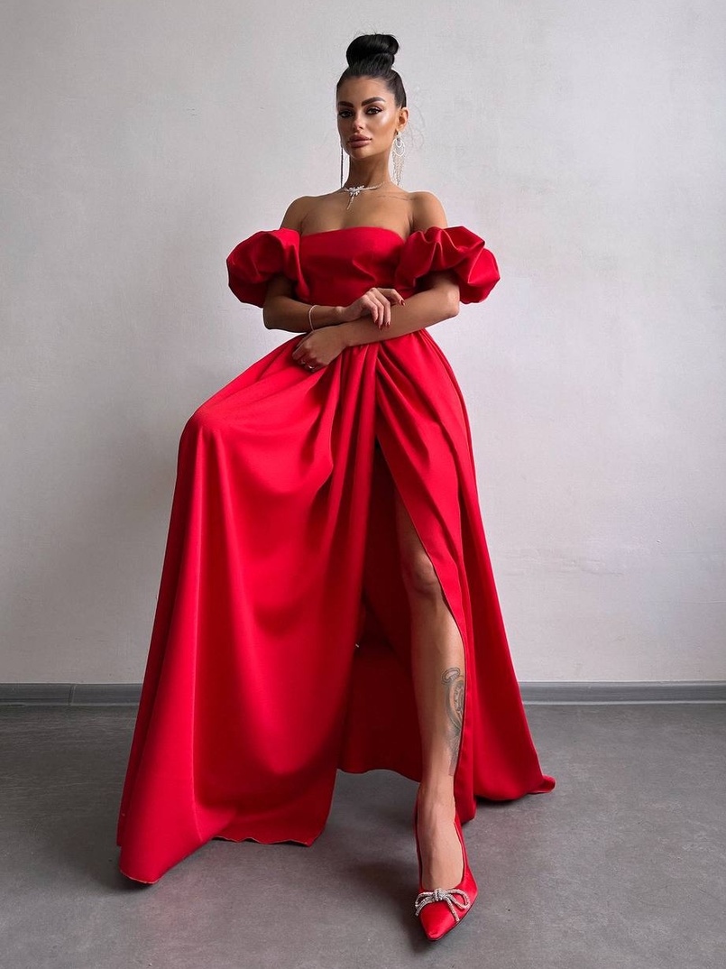 Сукня максі  з розрізом на спідниці та об’ємними рукавами  Сукня максі  з розрізом на спідниці та об’ємними рукавами  | PUSHKA SHOP