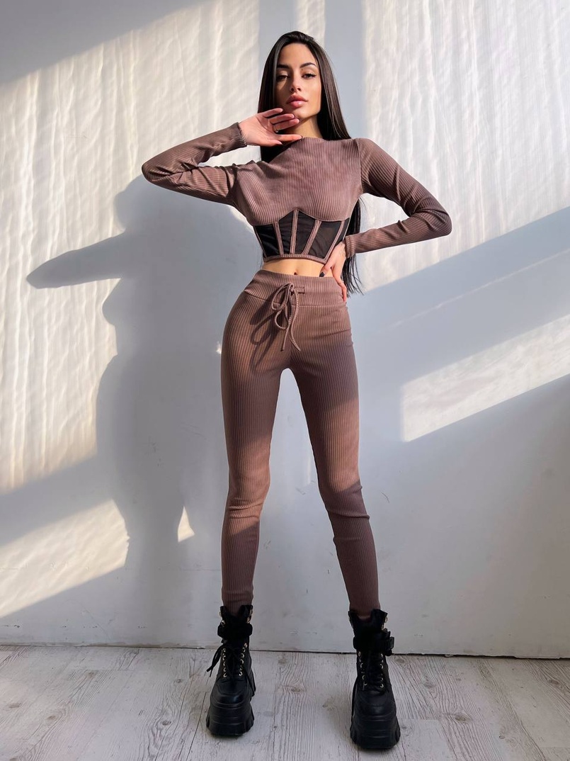 Трикотажний комплект: корсетний топ + легінси Трикотажний комплект: корсетний топ + легінси | PUSHKA SHOP